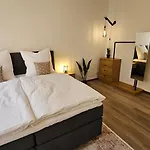 Yfb-170M2 Apartment Fuer Bis Zu 15, Modern, 1Min Zu Ubahn, Ruhige Lage, Parkplaetze, Wifi, Netflix, Kindergerecht