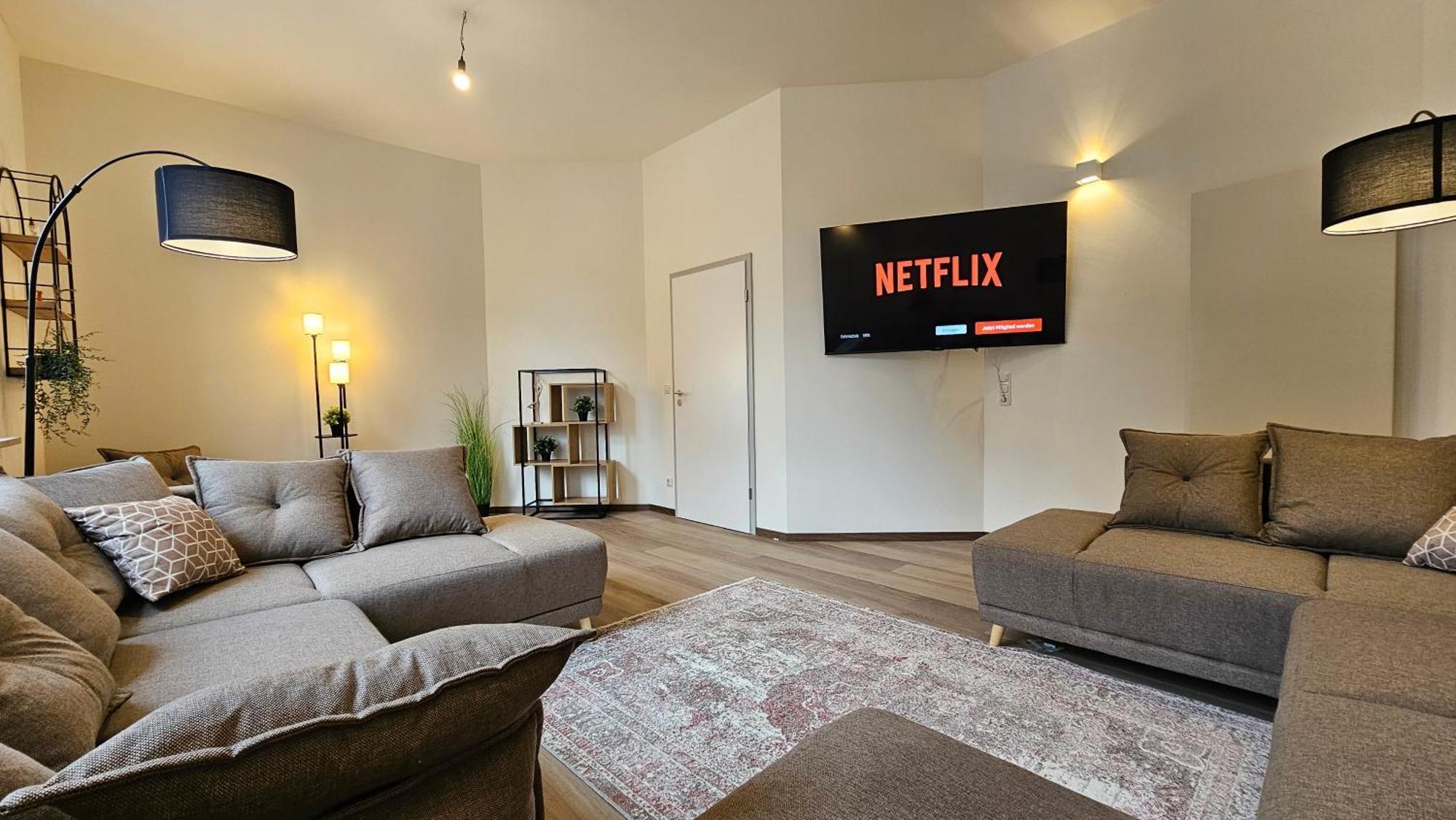 Yfb-170m2 Fuer Bis Zu 15, Modern, 1min Zu Ubahn, Ruhige Lage, Parkplaetze, Wifi, Netflix, Kindergerecht Apartment *