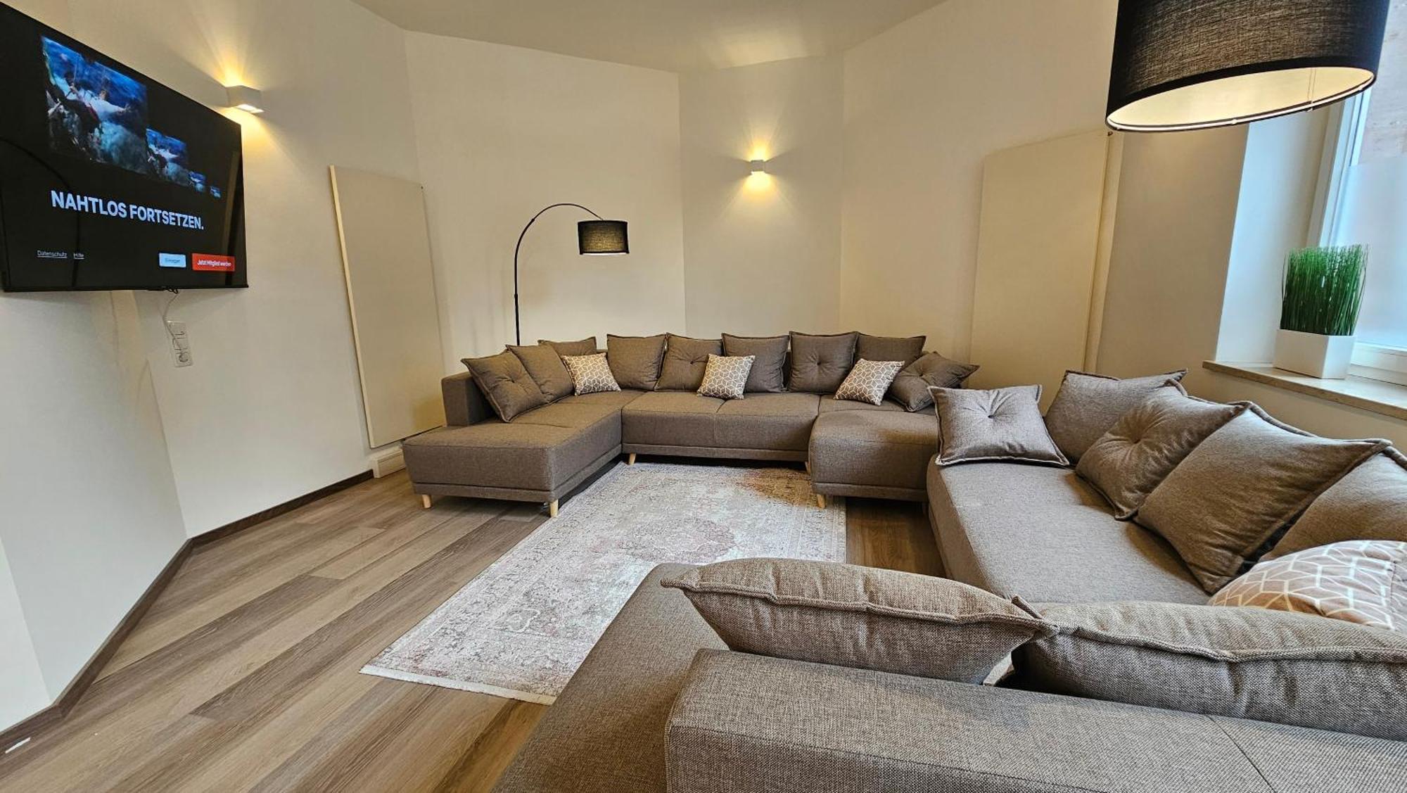 Apartment Yfb-170m2 Fuer Bis Zu 15, Modern, 1min Zu Ubahn, Ruhige Lage, Parkplaetze, Wifi, Netflix, Kindergerecht Nürnberg