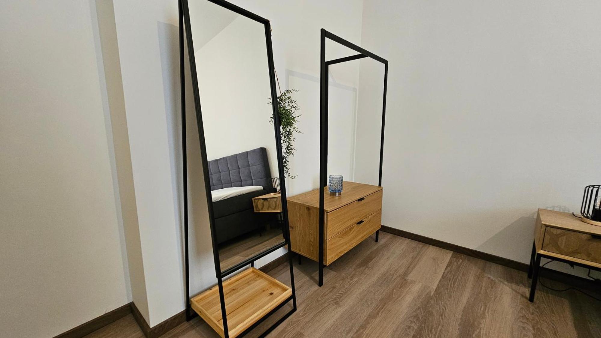 Apartment Yfb-170m2 Fuer Bis Zu 15, Modern, 1min Zu Ubahn, Ruhige Lage, Parkplaetze, Wifi, Netflix, Kindergerecht *