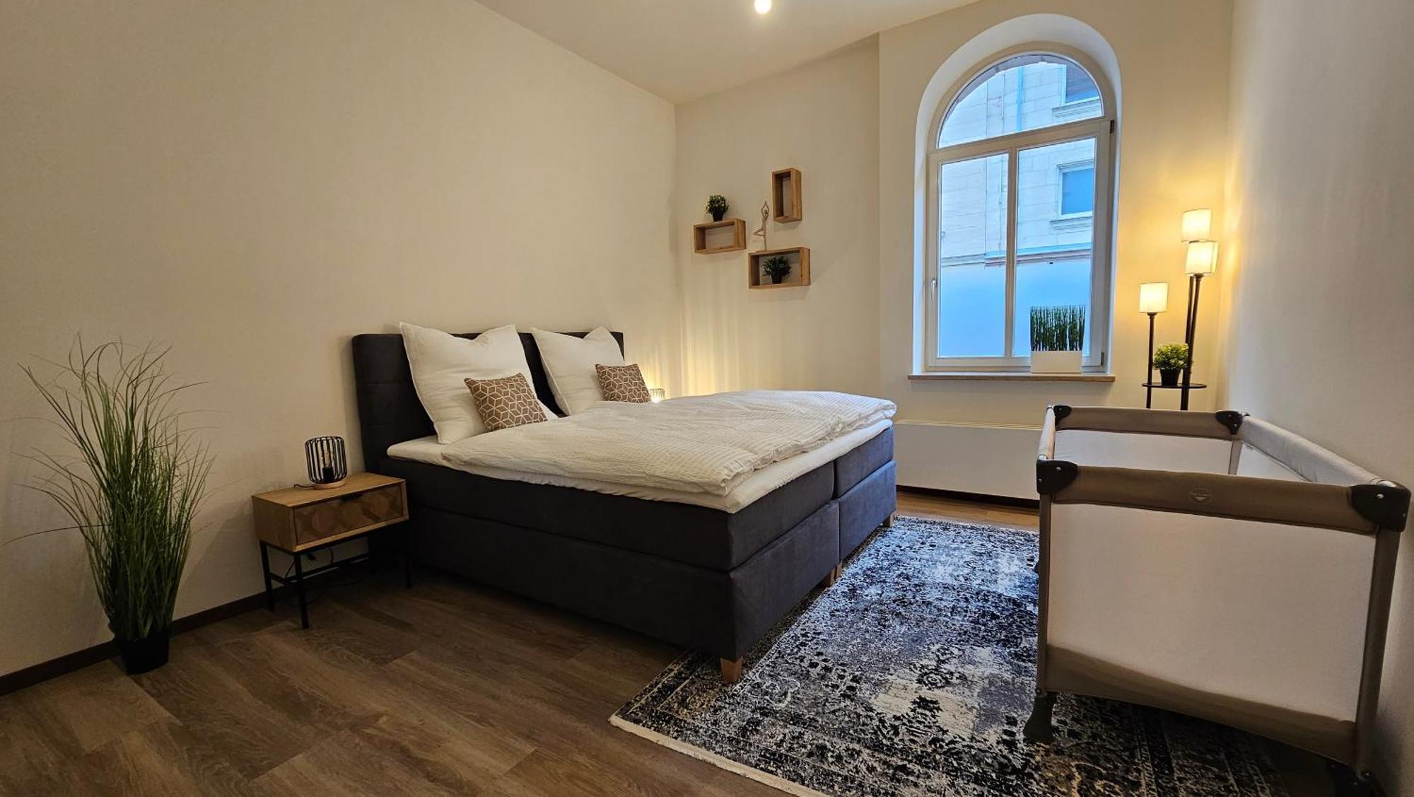Yfb-170m2 Fuer Bis Zu 15, Modern, 1min Zu Ubahn, Ruhige Lage, Parkplaetze, Wifi, Netflix, Kindergerecht *