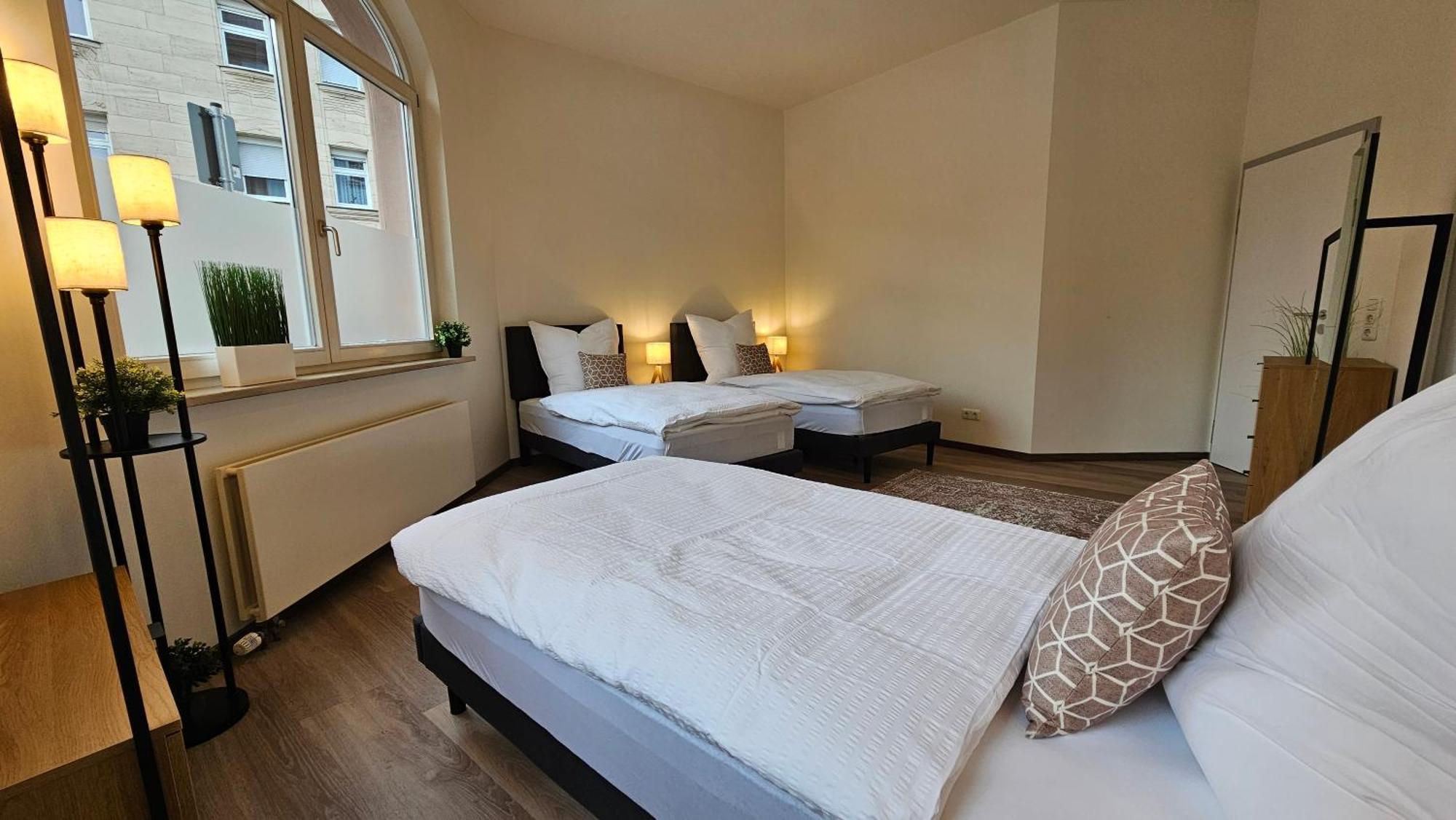Yfb-170m2 Fuer Bis Zu 15, Modern, 1min Zu Ubahn, Ruhige Lage, Parkplaetze, Wifi, Netflix, Kindergerecht Apartment *